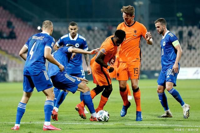 他揉捏她的双乳挺进她的身体视频